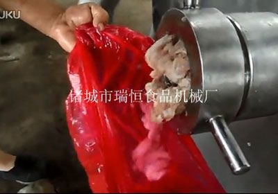 諸城市瑞恒食品機(jī)械120絞肉機(jī)12mm孔板工作視頻